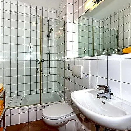 Alter Giebel Hotel 2*
