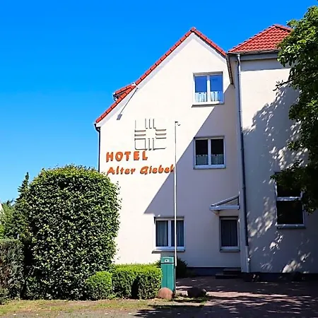 Alter Giebel Hotel 2*