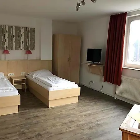 Alter Giebel Hotel 2*