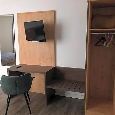 Alter Giebel Hotel 2*