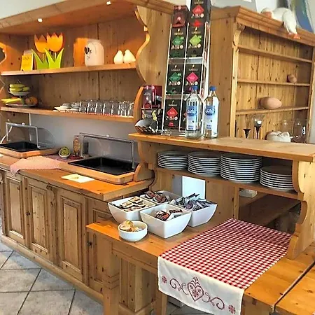 Alter Giebel Hotel 2*